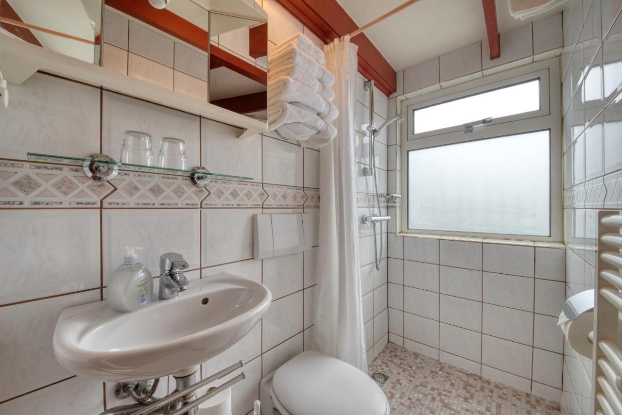 Hotel Pension 'T Huys Grol เรอเนสเซอ ภายนอก รูปภาพ